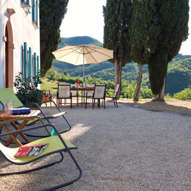 Die Terrasse vor dem Gästehaus