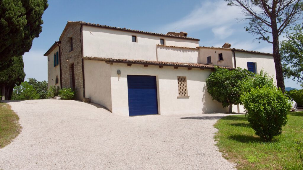 Auffahrt zum Anwesen